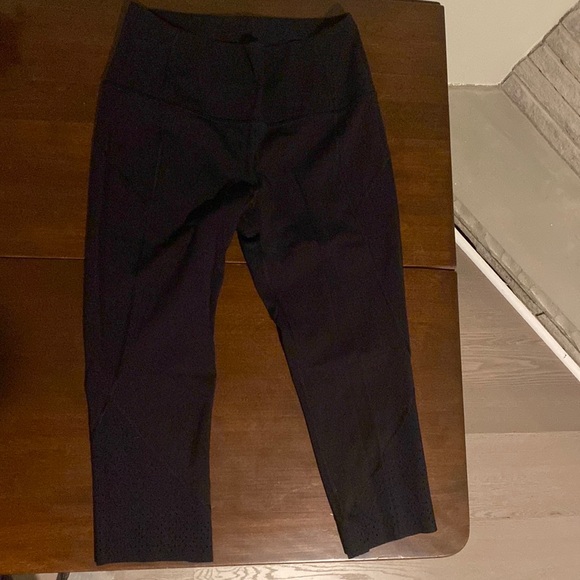 Lululemon Capri, with detail at end of leg - Picture 2 of 2